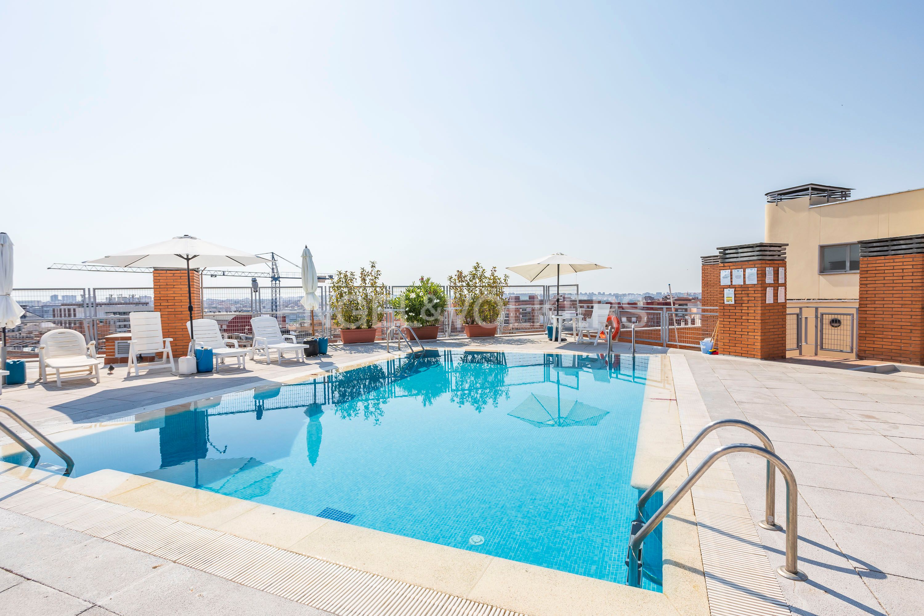 Swimming pool of Apartment for sale in  Madrid Capital  with Heating, Parquet flooring and Swimming Pool