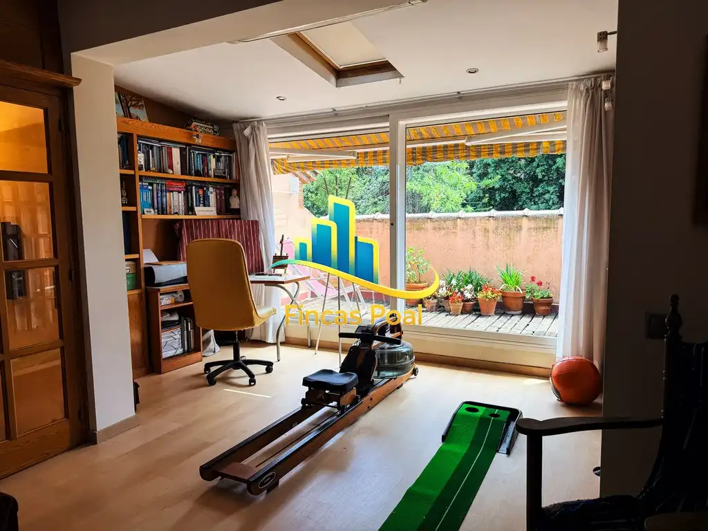 Sala de estar de Casa adosada en venta en Sant Just Desvern con Calefacción, Jardín privado y Piscina comunitaria