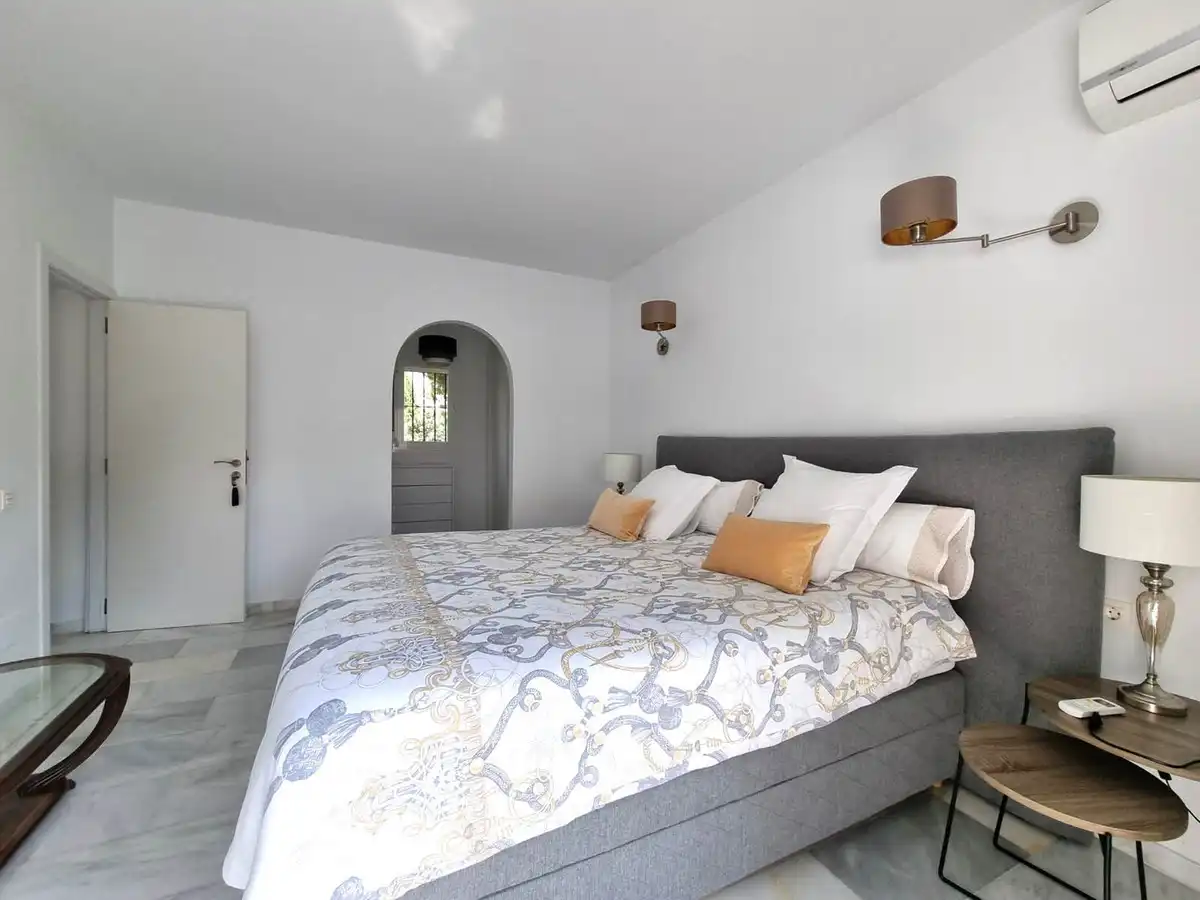 Dormitori de Casa o xalet en venda en Mijas amb Aire condicionat, Calefacció i Jardí privat