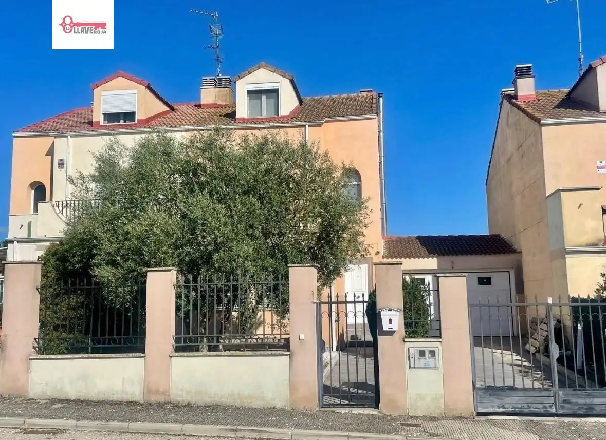 Casa adosada en venta en Quintanaortuño