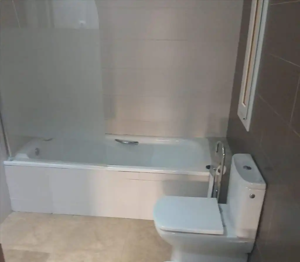 Badezimmer von Wohnung zum Verkauf in Badalona