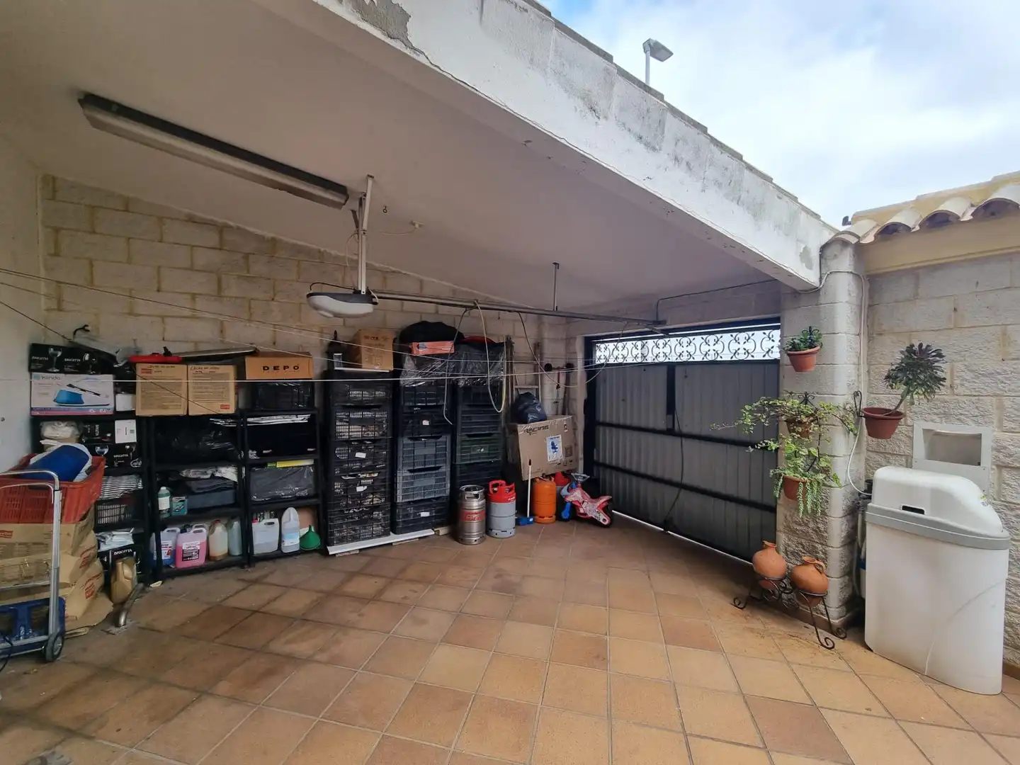 Casa adosada en venda en Algeciras amb Jardí privat, Traster i Piscina comunitària