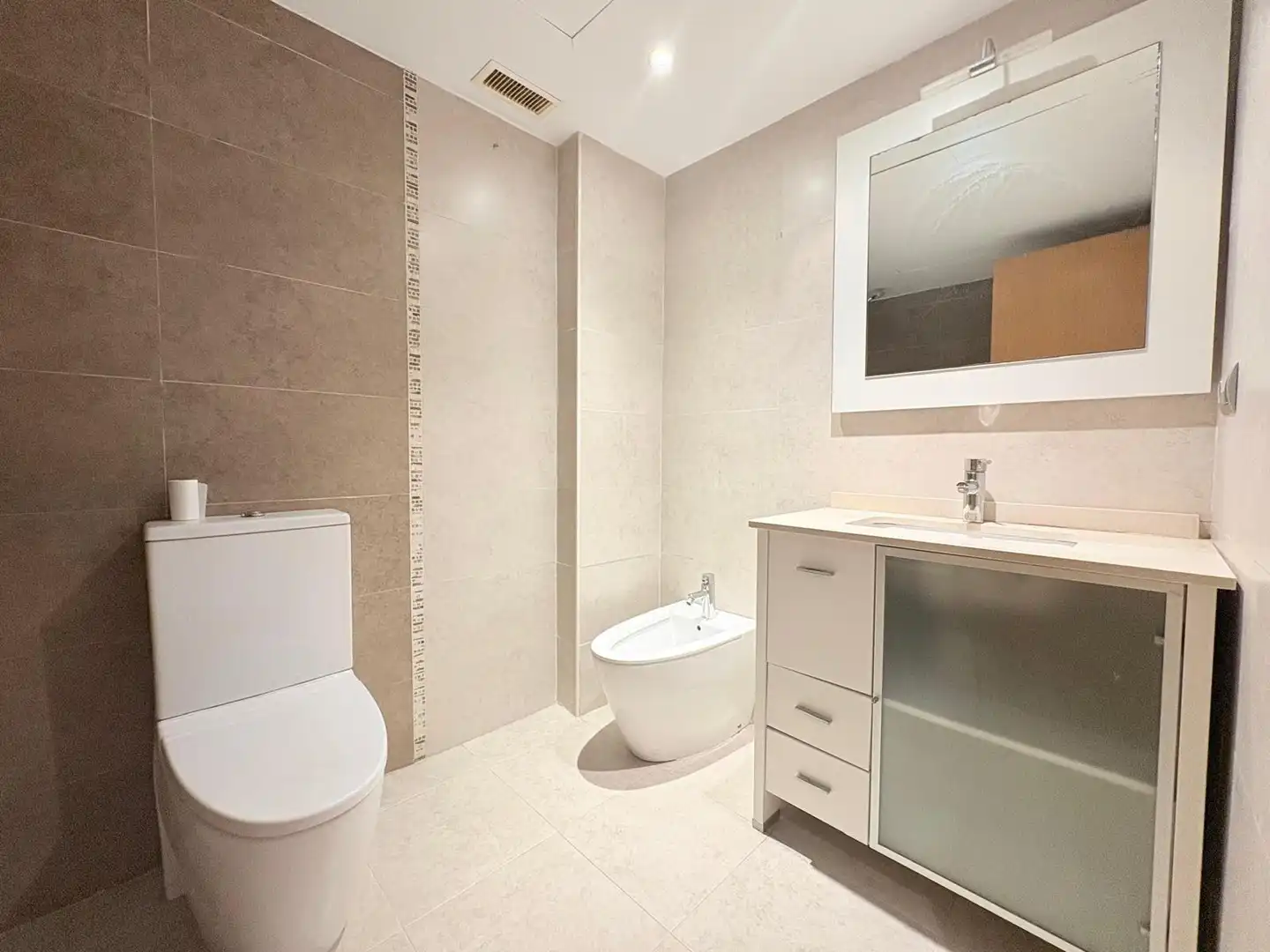 Baño de Piso en venta en Sedaví con Aire acondicionado, Jardín privado y Balcón