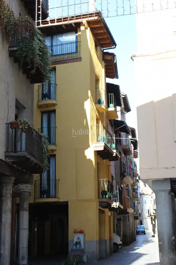 Business premises for sale in Carrer dels Canonges 38, imagen 2