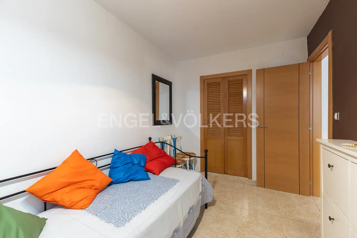 Habitación de Apartamento en venta en Requena con Aire acondicionado y Calefacción