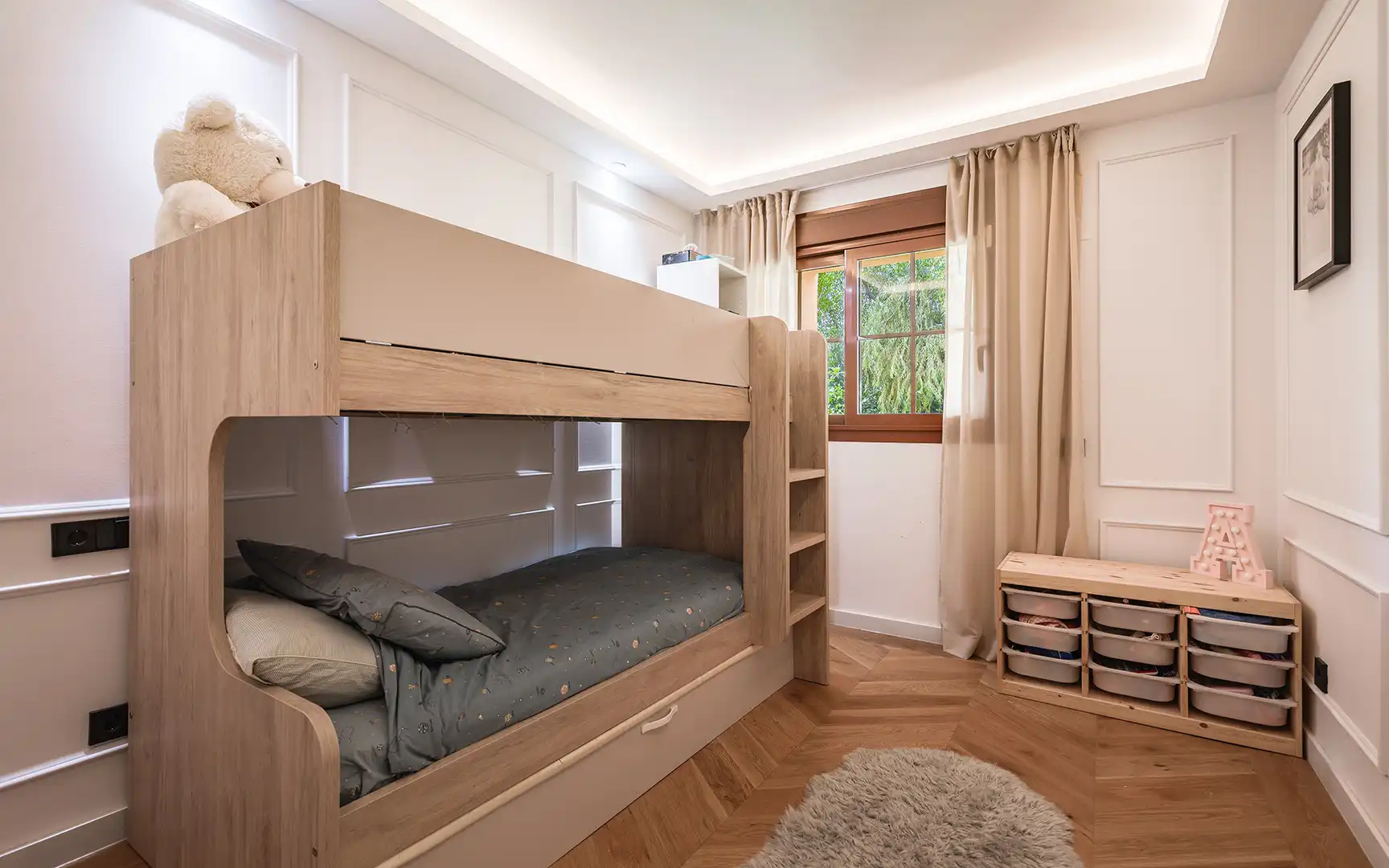 Schlafzimmer von Erdgeschoss zum Verkauf in Benahavís mit Klimaanlage, Privatgarten und Terrasse