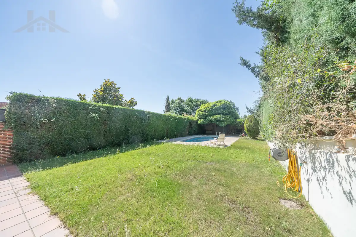 Jardín de Casa adosada en venta en Torrelodones con Aire acondicionado, Calefacción y Jardín privado