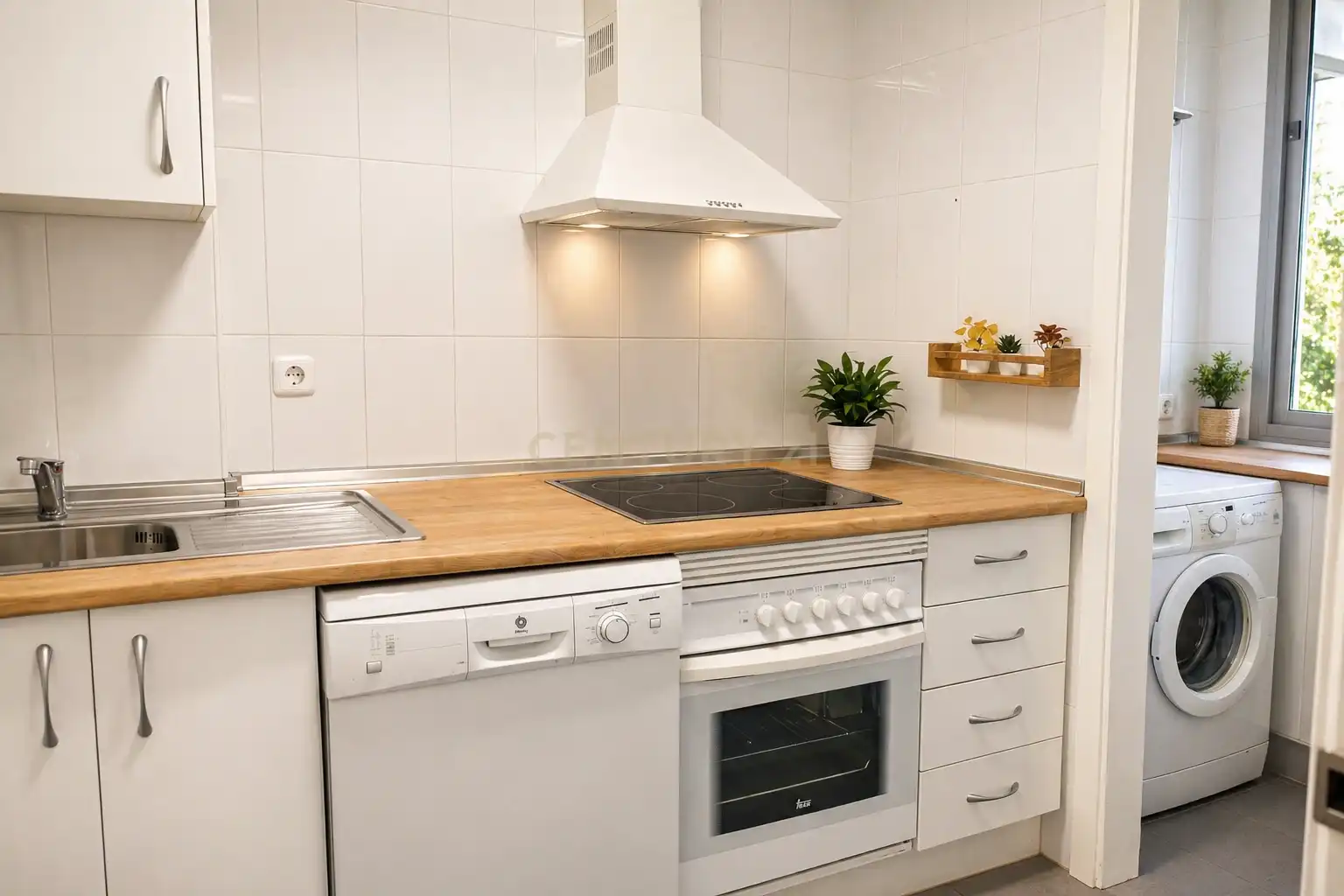 Cocina de Apartamento en venta en Fuengirola con Jardín privado, Trastero y Piscina