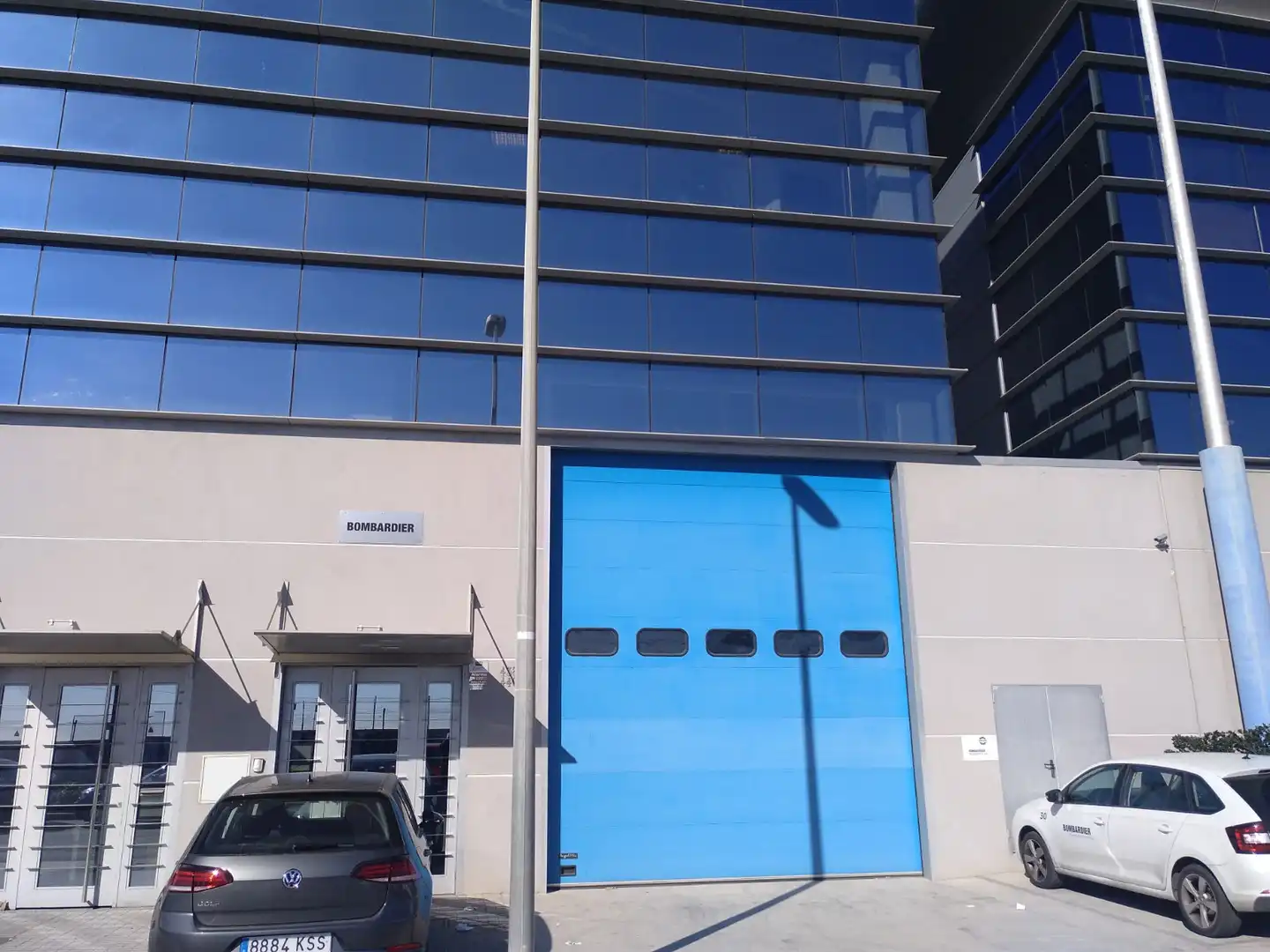Nau industrial de lloguer a Avinguda d'Eduard Maristany 42