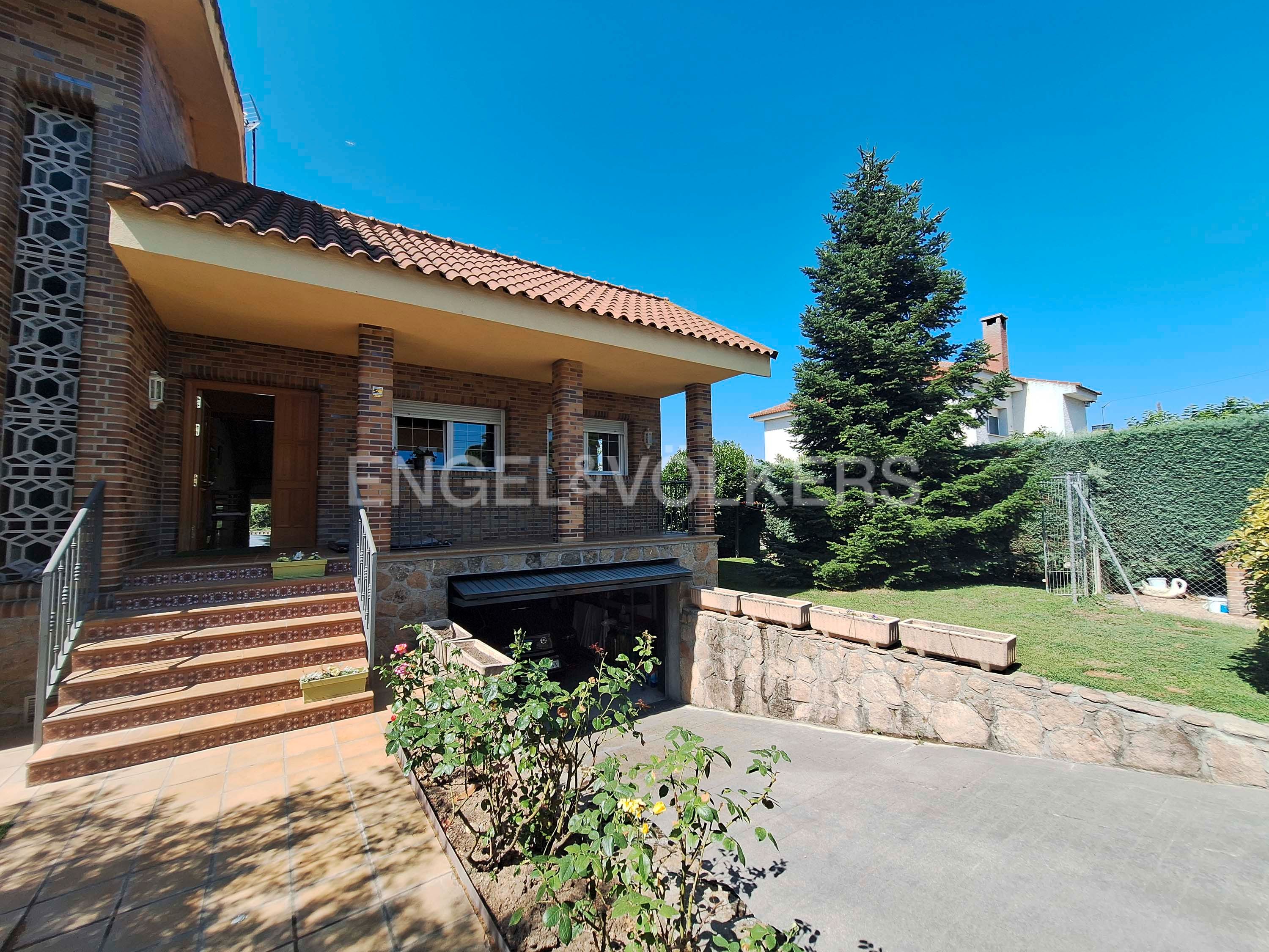 Exterior view of House or chalet for sale in Villaviciosa de Odón  with Heating, Private garden and Terrace