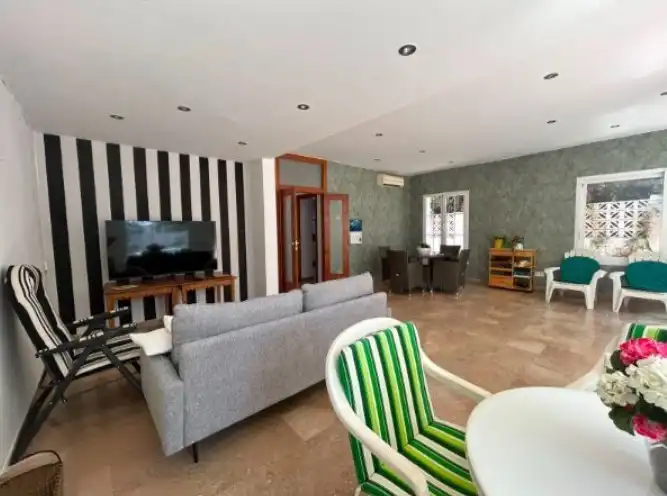 Sala d'estar de Casa o xalet en venda en Paterna amb Aire condicionat, Calefacció i Jardí privat