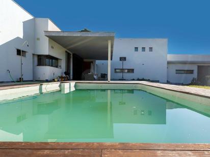Swimming pool of House or chalet for sale in Sanlúcar la Mayor  with Air Conditioner, Private garden and Terrace