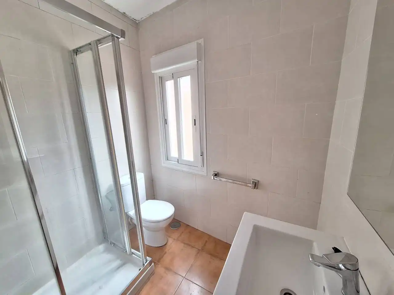 Badezimmer von Wohnung zum Verkauf in Fuenlabrada mit Heizung und Terrasse