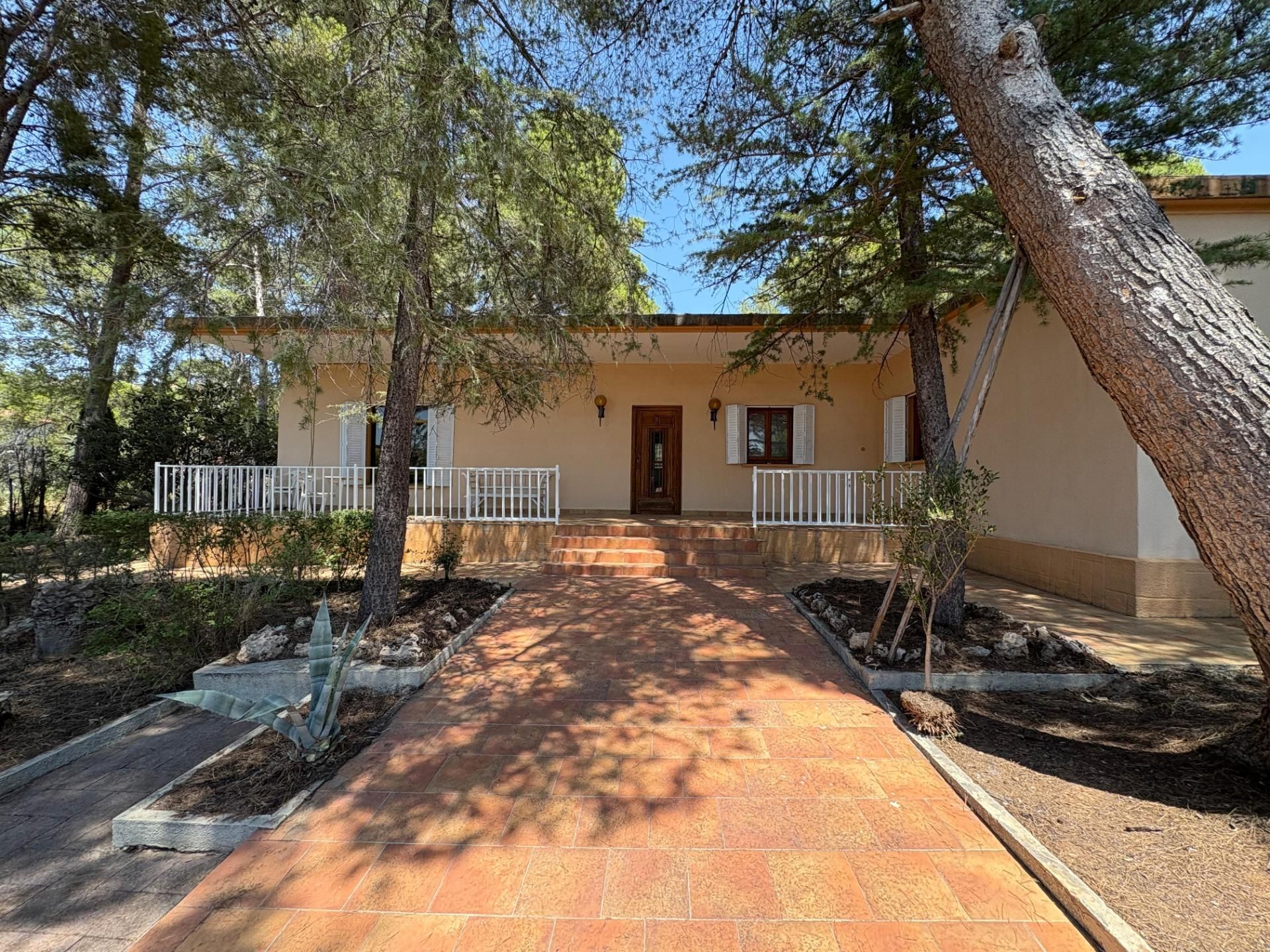 Exterior view of House or chalet for sale in Chiva  with Private garden, Terrace and Swimming Pool