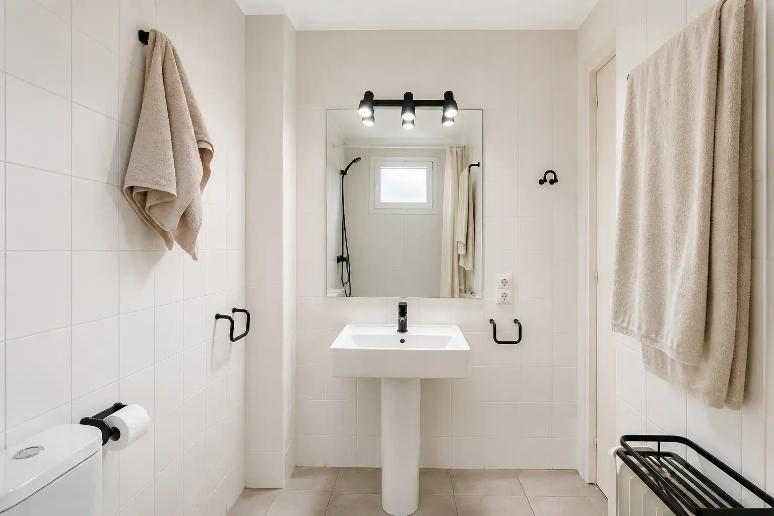 Badezimmer von Wohnung zum Verkauf in Figueres mit Heizung, Parkett und Terrasse