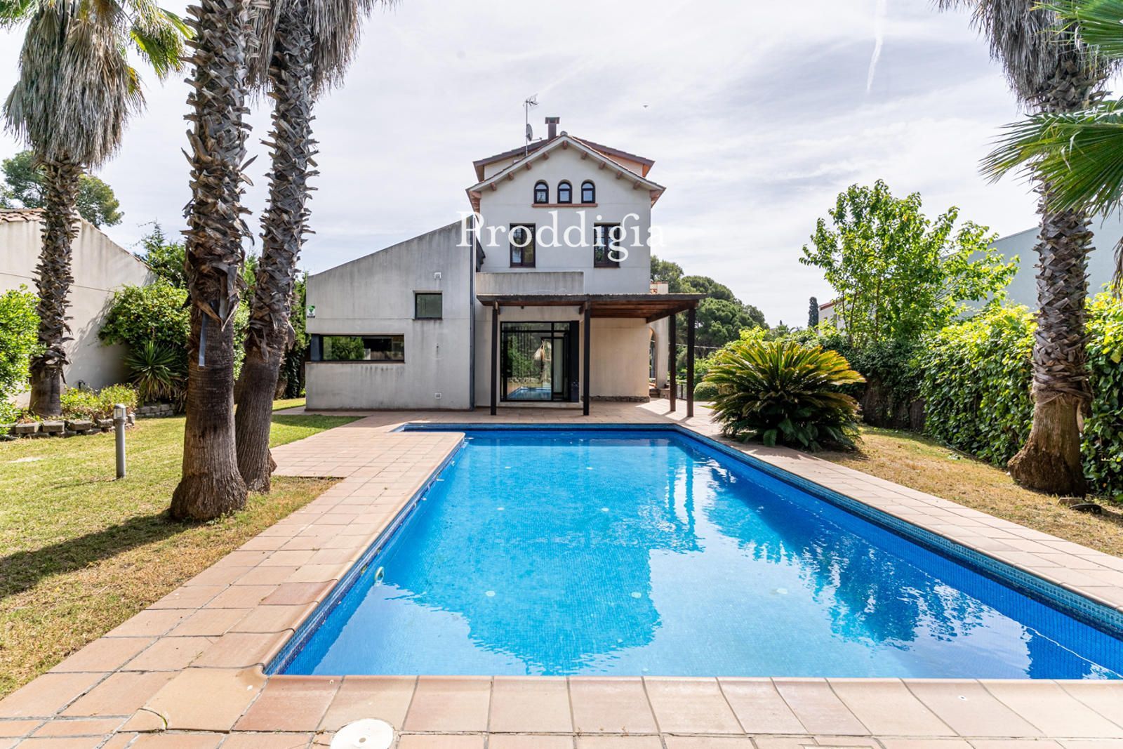 Exterior view of House or chalet for sale in Sant Cugat del Vallès  with Air Conditioner, Heating and Terrace