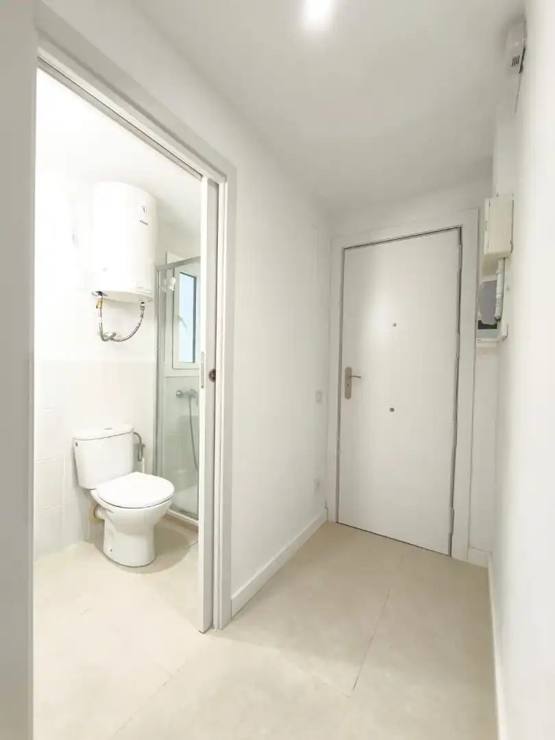 Bathroom of Flat for sale in Barcelona  with Air Conditioner