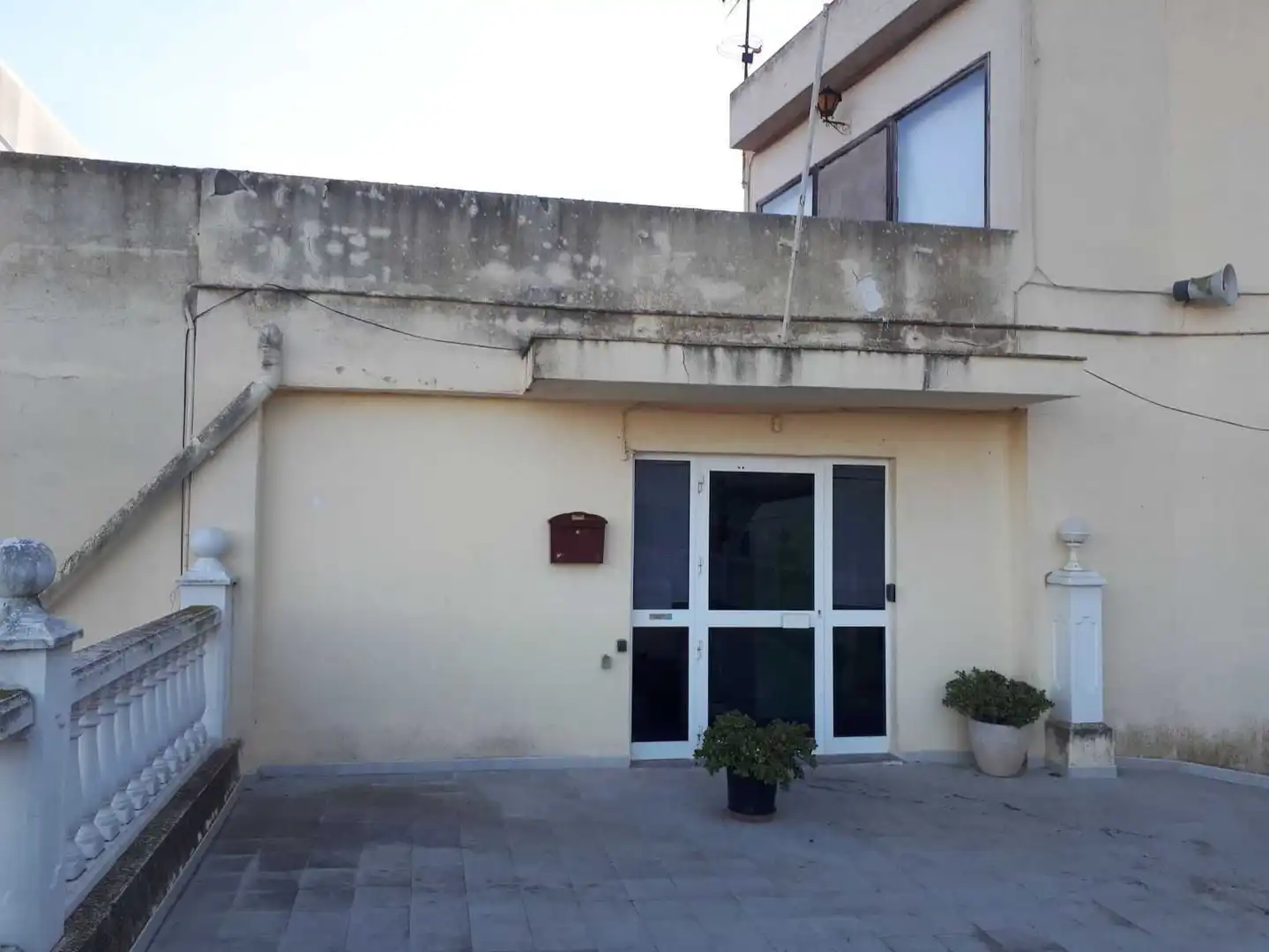Mixte résidentiel à vendre à Pou