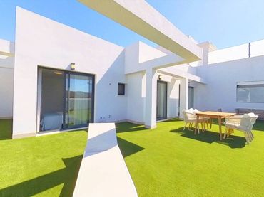 Penthouse with balcony for sale in Calle Almuñecar