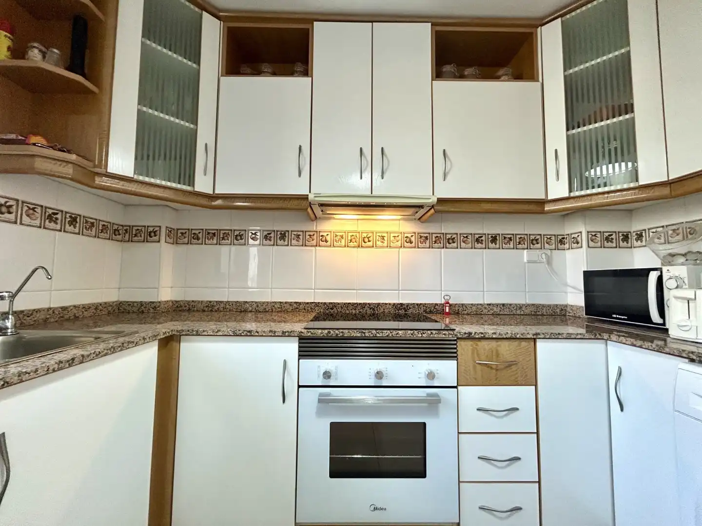 Cuina de Casa adosada en venda en Orihuela amb Aire condicionat, Terrassa i Traster