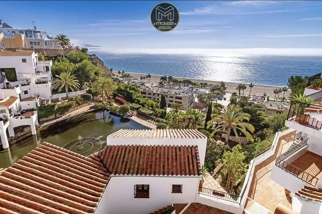 Außenansicht von Wohnung zur Miete in Nerja mit Terrasse und Balkon