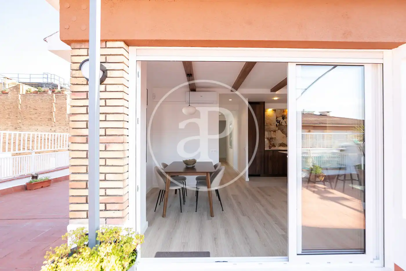Vista exterior de Ático en venta en Barcelona con Aire acondicionado, Calefacción y Terraza