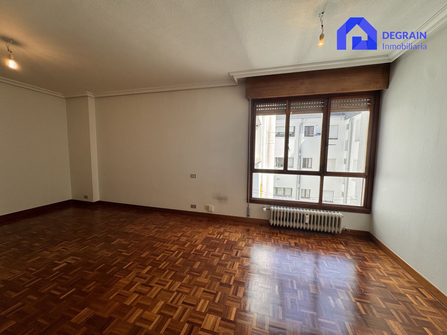 Habitación de Piso en venta en Oviedo  con Calefacción