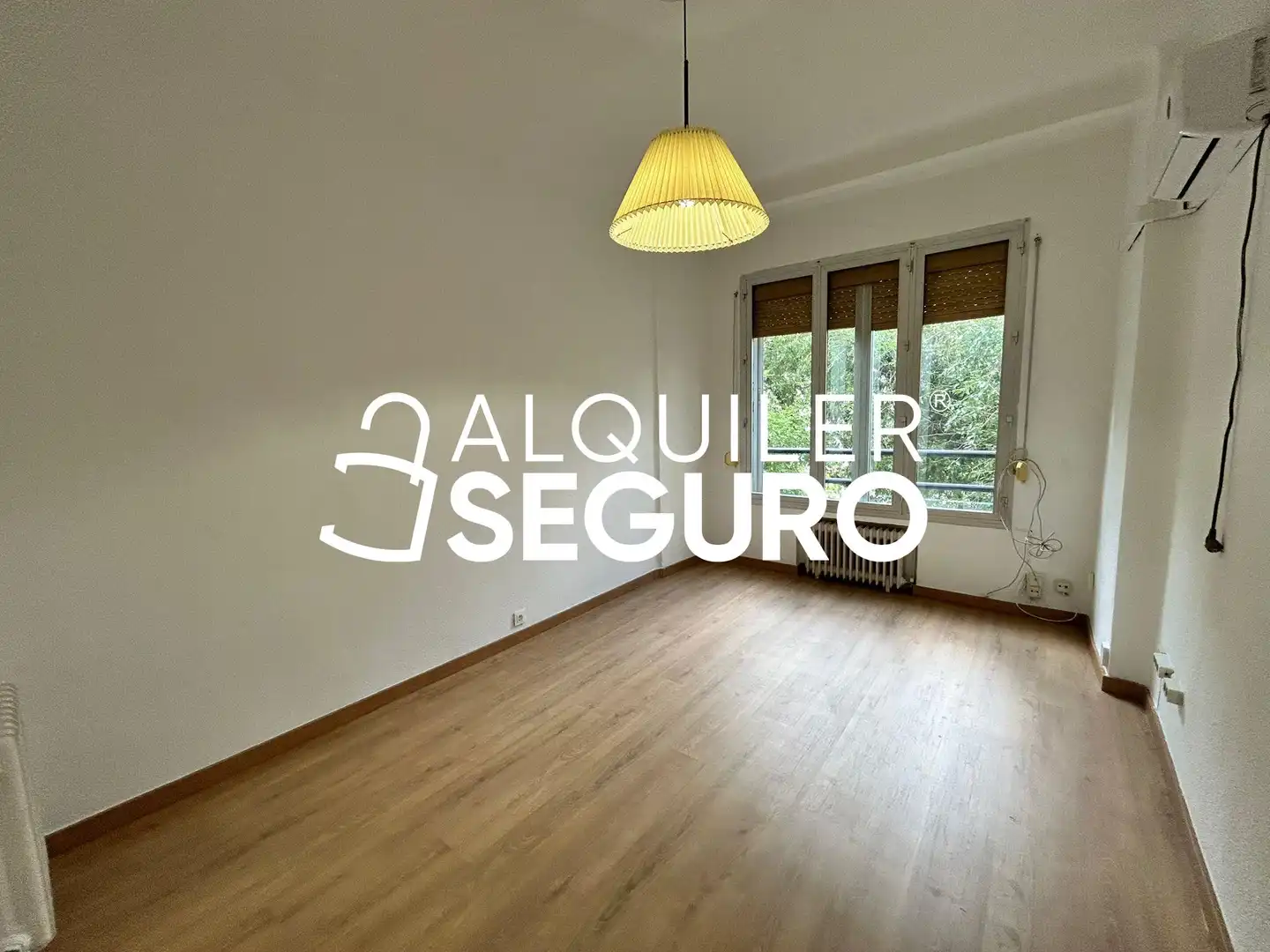 Bedroom of Flat for rent in Madrid  with Air Conditioner and Heating
