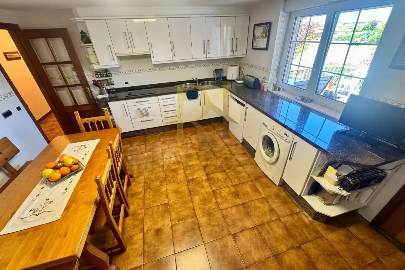 Cocina de Casa o chalet en venta en Santovenia de la Valdoncina con Calefacción, Jardín privado y Parquet