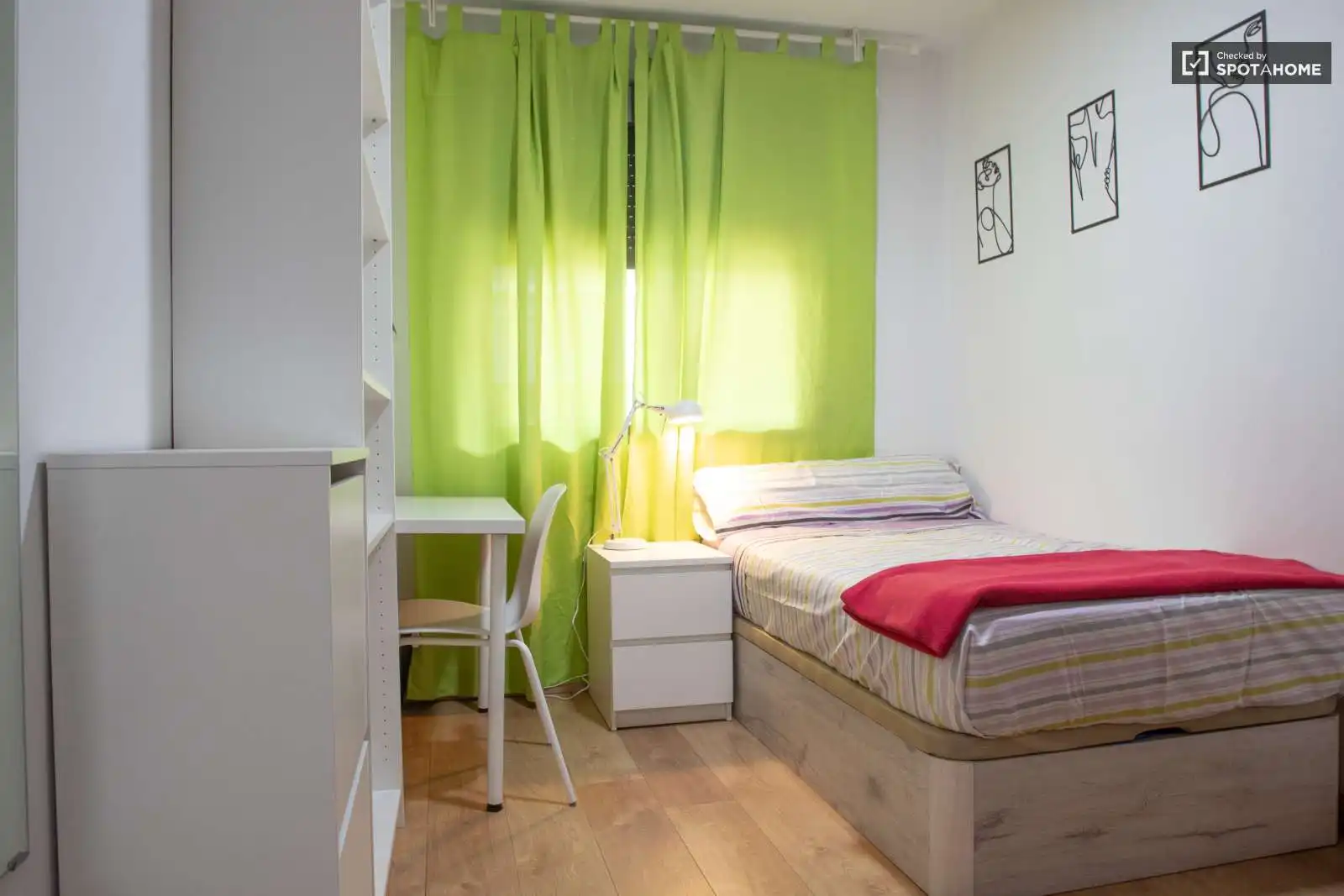 Bedroom of Flat for share in Madrid  with Air Conditioner, Heating and Terrace