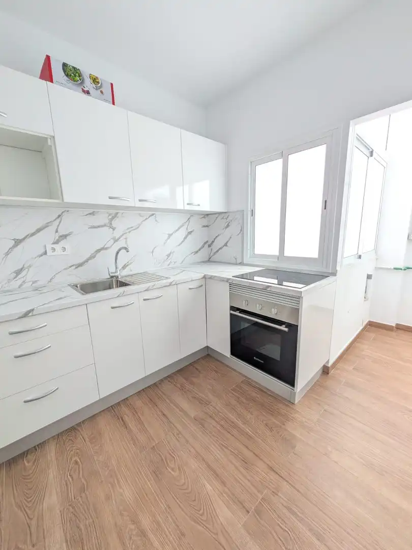 Cocina de Piso en venta en Las Palmas de Gran Canaria con Balcón