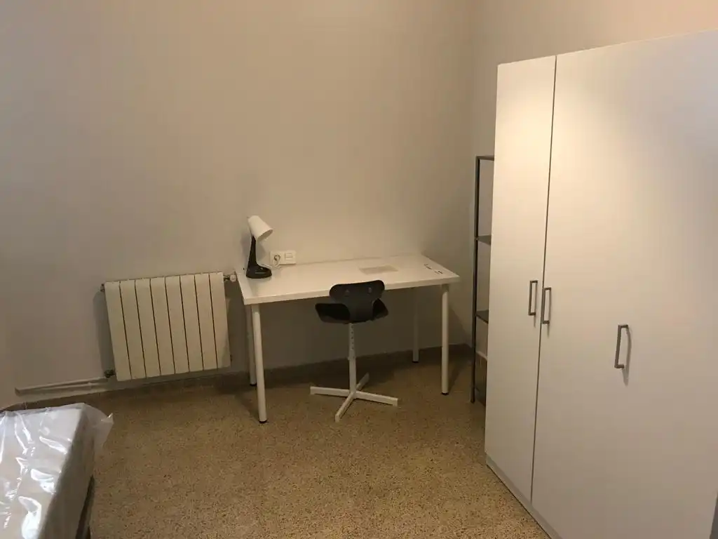 Habitación de Piso de alquiler en Granada con Aire acondicionado, Amueblado y Lavadora