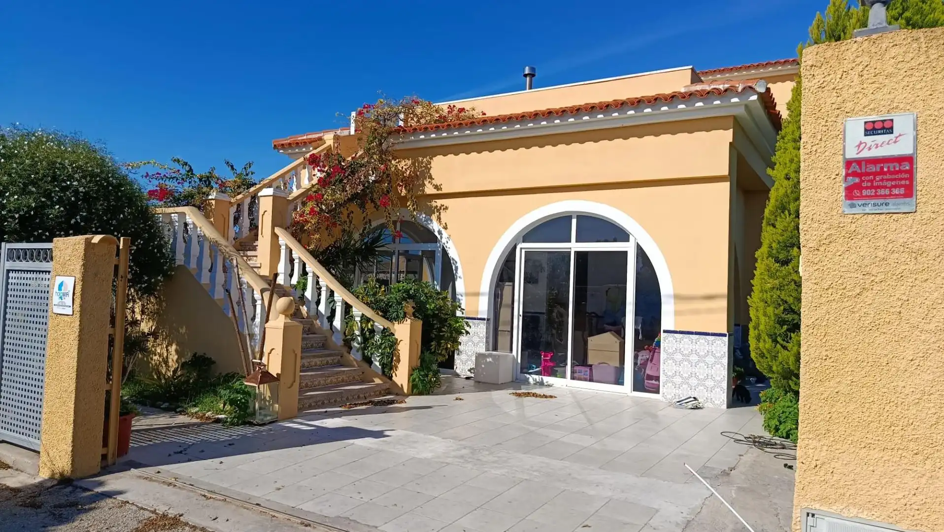 Vista exterior de Finca rústica en venda en Oliva amb Aire condicionat, Calefacció i Balcó