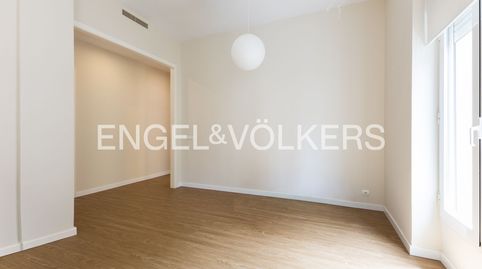 Foto 2 de Piso de alquiler en Avinguda del Regne de València, Russafa, Valencia Capital