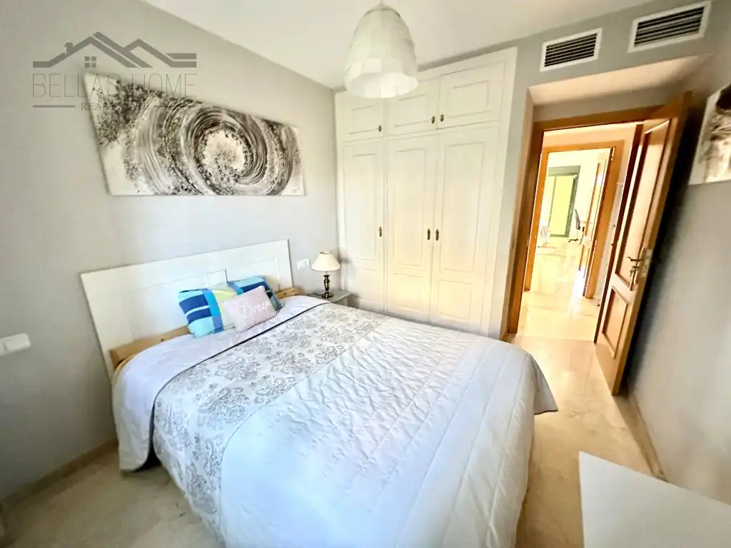 Habitación de Piso en venta en Estepona con Aire acondicionado, Terraza y Piscina