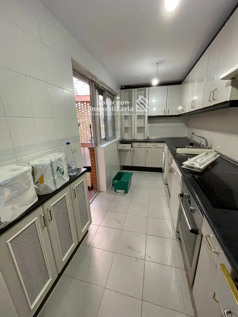 Cocina de Piso en venta en Salamanca con Calefacción, Terraza y Trastero