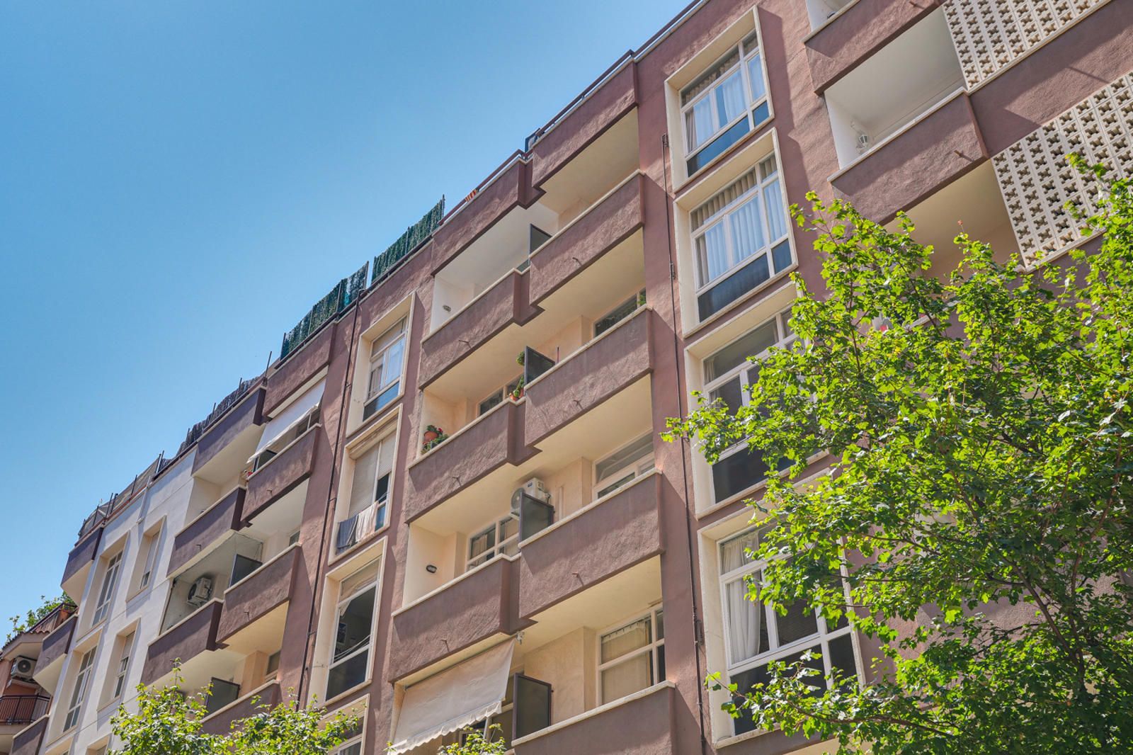 Exterior view of Flat for sale in  Barcelona Capital  with Terrace and Balcony