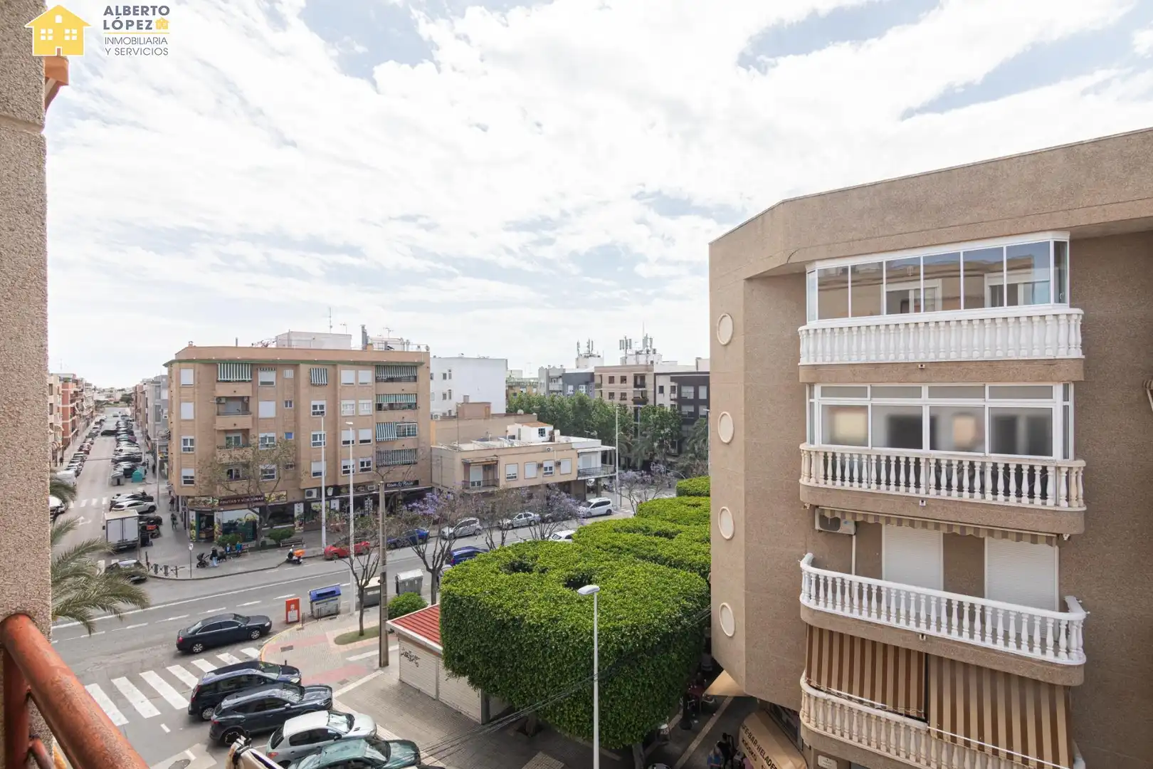 Vista exterior de Apartament en venda en Elche / Elx amb Terrassa i Balcó