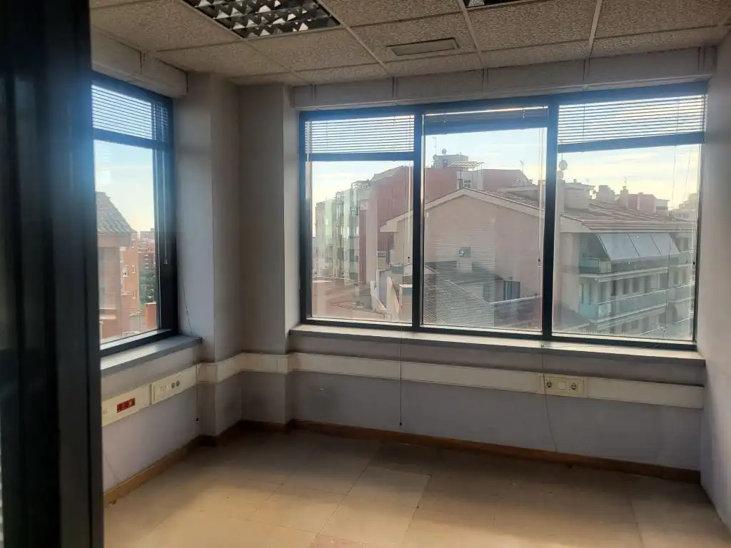 Büro zur Miete in Esplugues de Llobregat