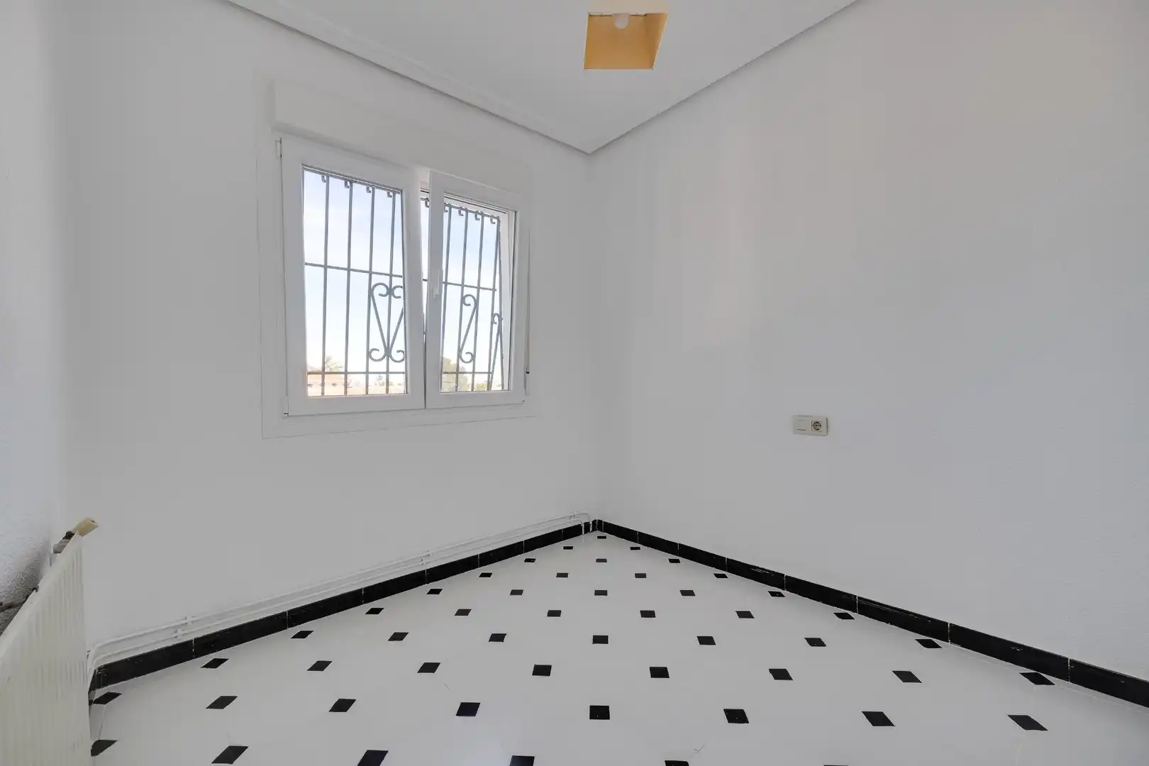 Casa aparellada amb terrassa en venda a Zona Carrefour - Urbanizaciones, imagen 15