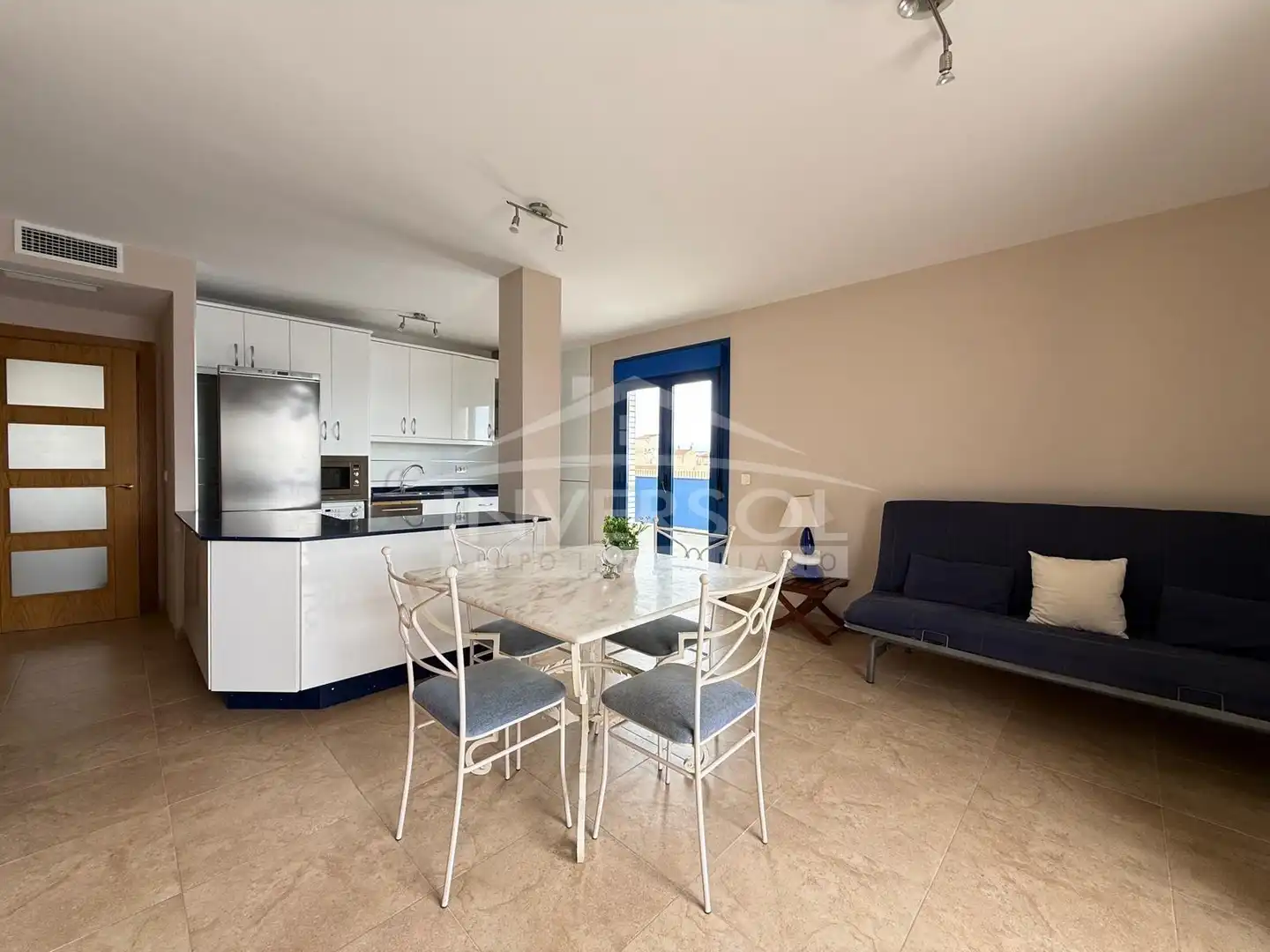 Wohnzimmer von Dachboden zum Verkauf in El Ejido mit Klimaanlage, Heizung und Terrasse