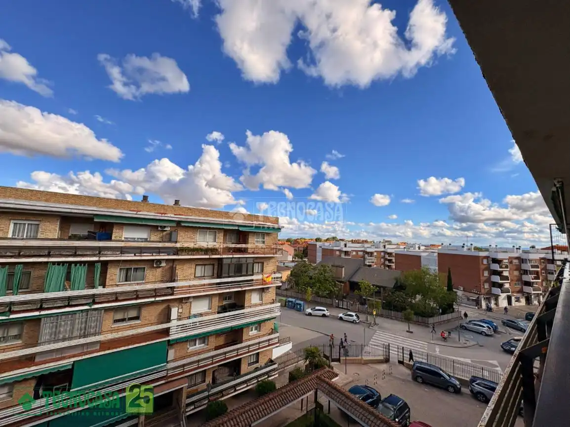 Vista exterior de Pis en venda en Ocaña amb Calefacció, Terrassa i Moblat