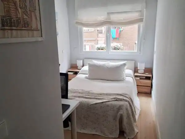 Dormitori de Apartament en venda en Madrid amb Aire condicionat, Calefacció i Moblat