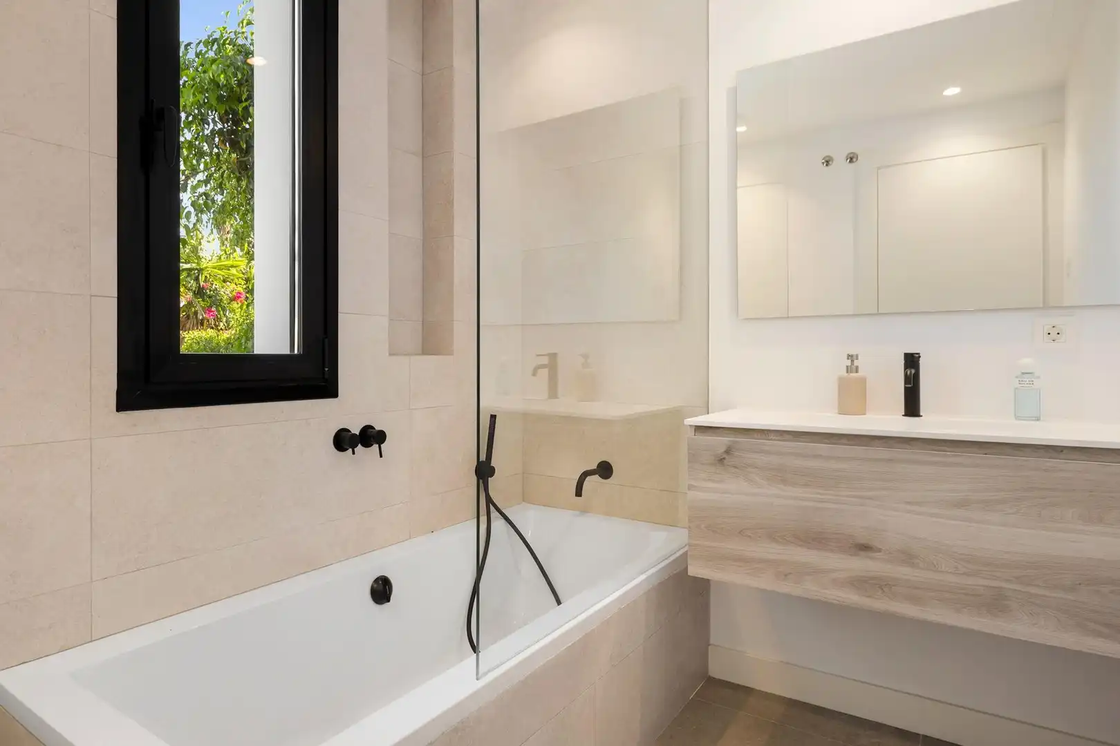 Chalet con piscina en venta en Elviria - Cabopino, imagen 2