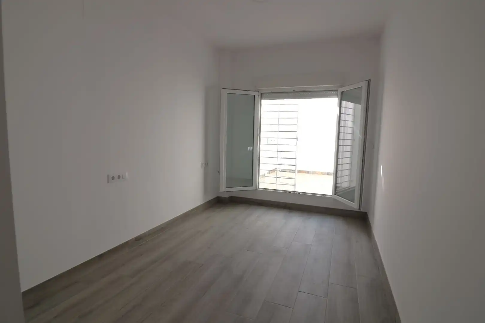 Flat for sale in Sevilla  with Air Conditioner