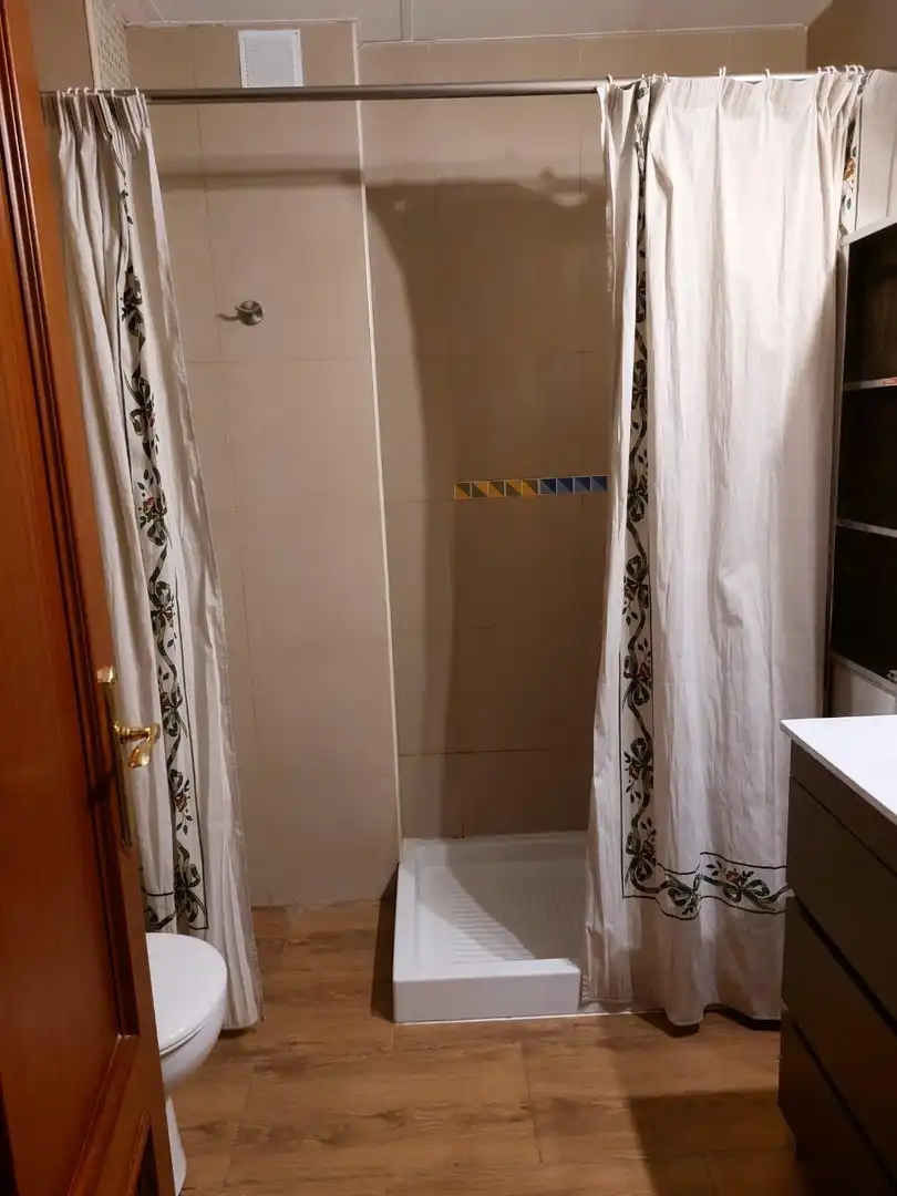 Bany de Pis de lloguer en Córdoba amb Aire condicionat, Terrassa i Moblat
