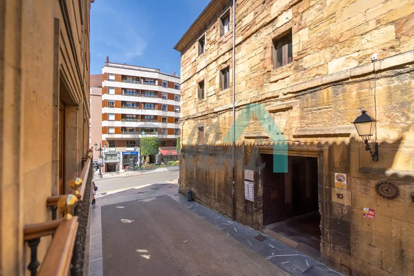 Vista exterior de Pis de lloguer en Oviedo  amb Calefacció, Moblat i Balcó