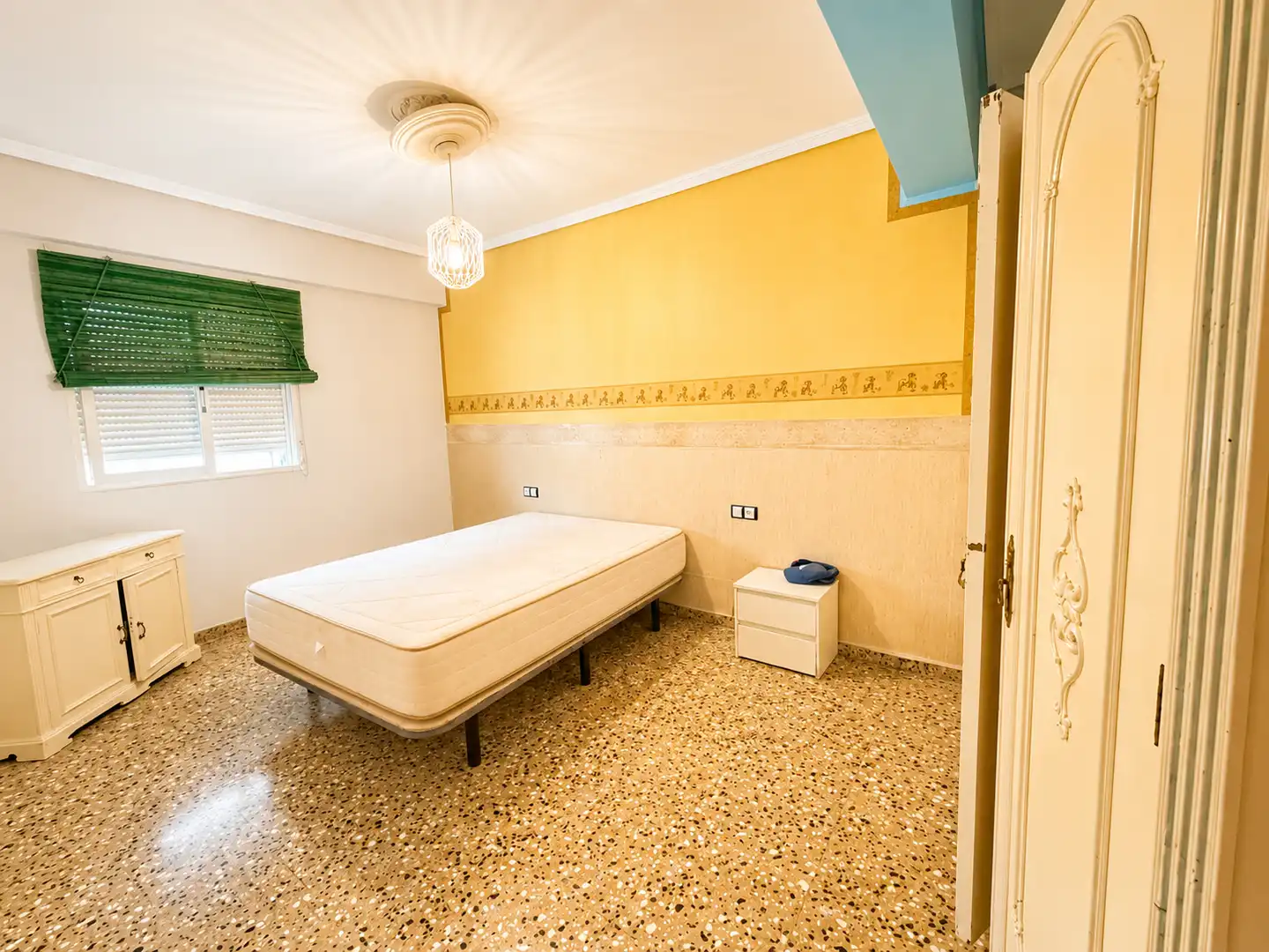 Bedroom of Flat for sale in Silla  with Terrace, Storage room and Internet