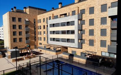 Vista exterior de Pis en venda en  Logroño amb Calefacció, Traster i Piscina