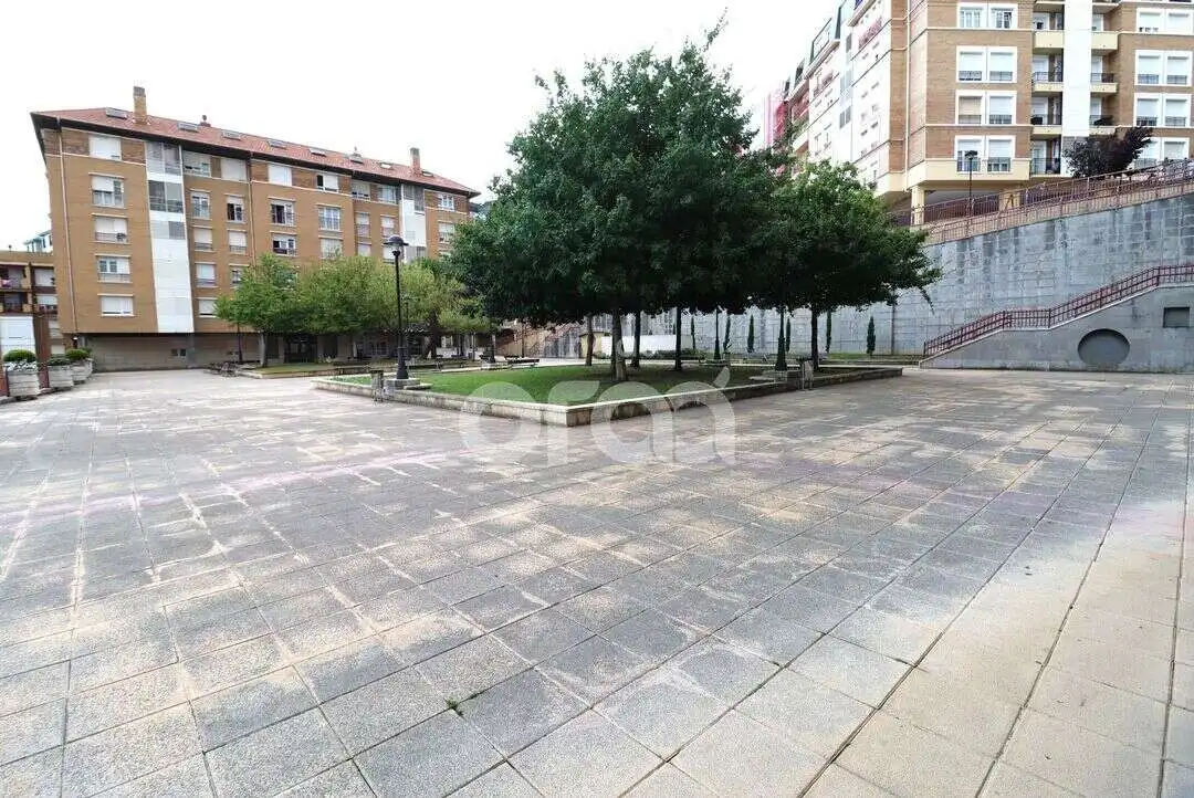 Außenansicht von Wohnung zum Verkauf in Santurtzi  mit Heizung, Terrasse und Abstellraum